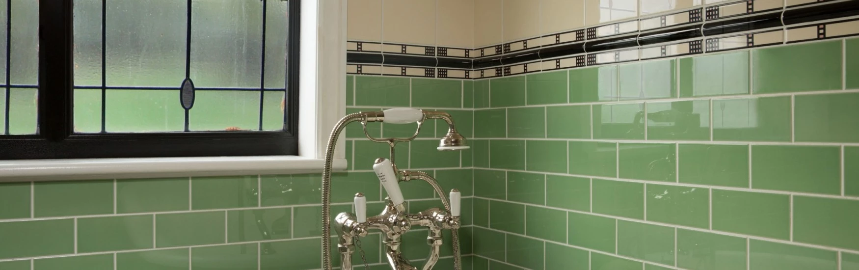 Original-Style_Artworks_Mackintosh-with-Palm-Green-GPG9002-bathroom