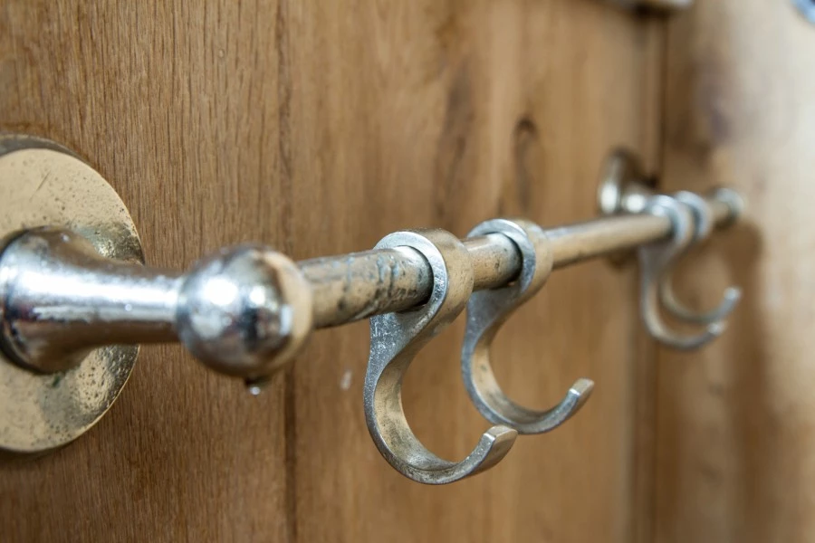 BAR + HOOKS_WHITE BRONZE_