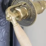 Radiatorkraan, Traditie (Hout)