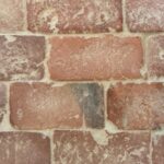 Manoir Marie, Oude terracotta plavuis Rouge Antique